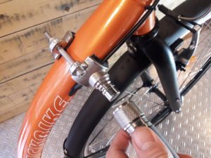 Op de Kickbike WalkyDog
