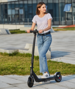 Lkker cruisen op de Joyor elektrische step.